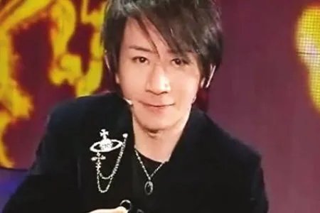 刘谦把碎纸条变成面条吃了，现场的人是什么反应？