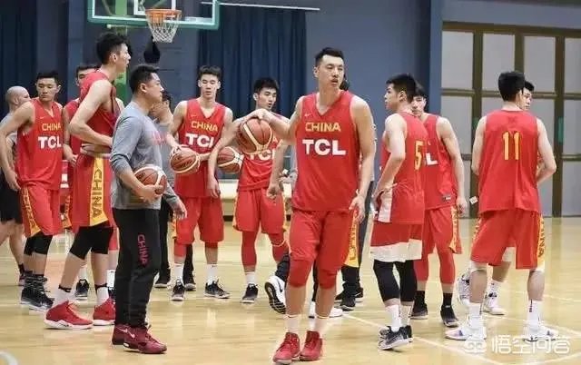 男篮世预赛中国队名单出炉，7名95后、全是90后！你对这份名单怎么看？