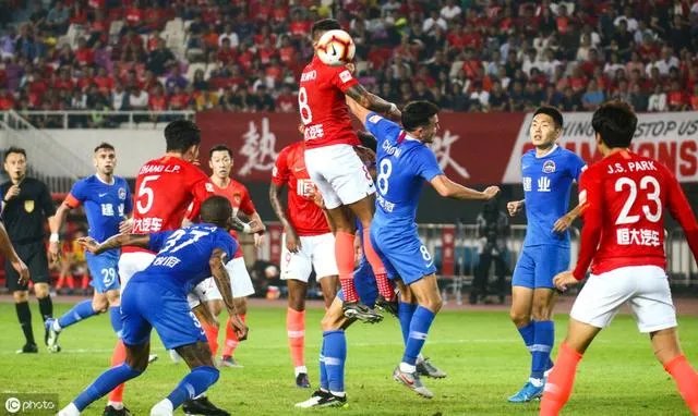 恒大2-0击败上海上港积分反超国安,上海上港此场怎么会错失这个机会?大家怎么看？