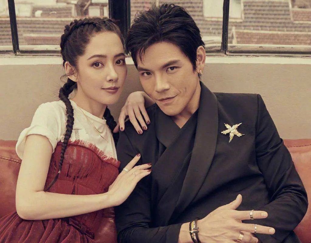 曝郭碧婷中秋夜产女向佐一家陪产