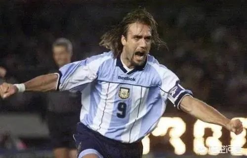 央视《天下足球》的“绝对巨星”版块，哪个最令你感动和难忘，甚至是潸然泪下？