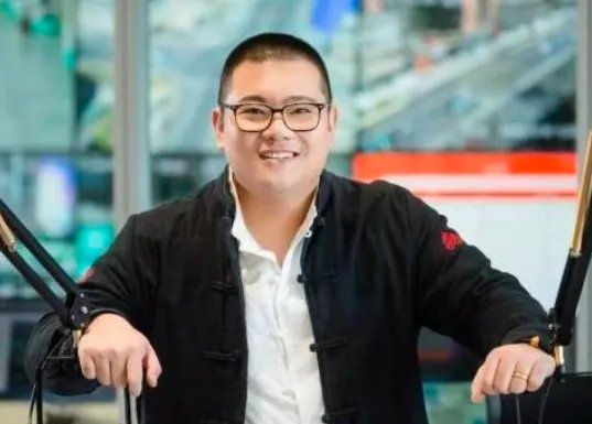 天津交通广播节目一主持人在直播中摔门离去,他为此受到了什么惩罚?