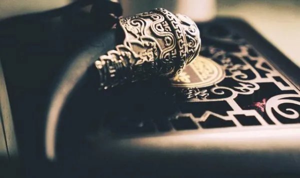 当初靠盗墓发家致富的曹操陪葬了什么东西呢？