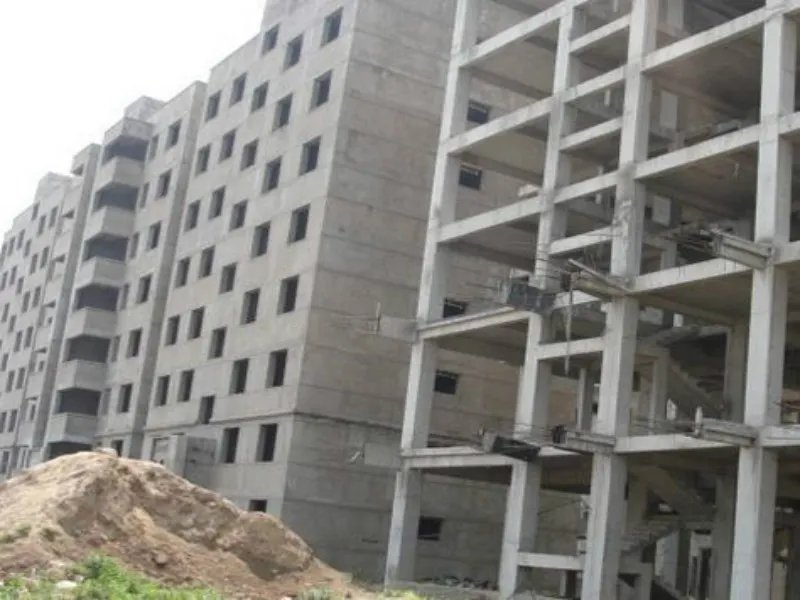 昆明业主住烂尾楼雨水洗脸，这50户业主为何住进烂尾楼？