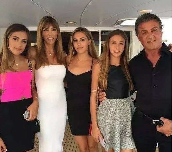 如何评价史泰龙三个女儿的颜值？