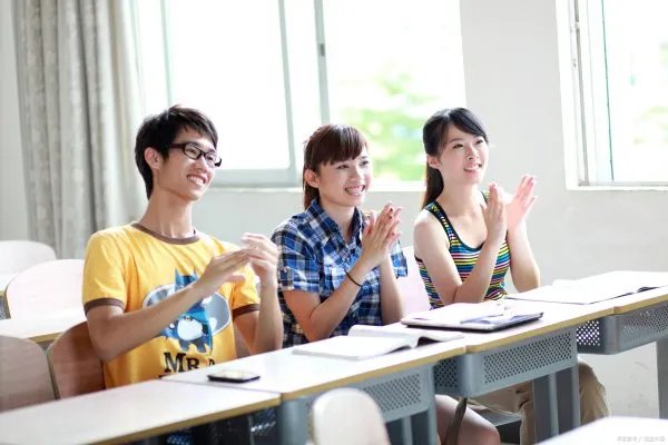 雾霾天停课，如何保障学生健康教育两不误？