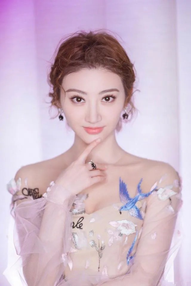 景甜大胆晒秋裤获赞7万，为了暖和不要时尚了吗？