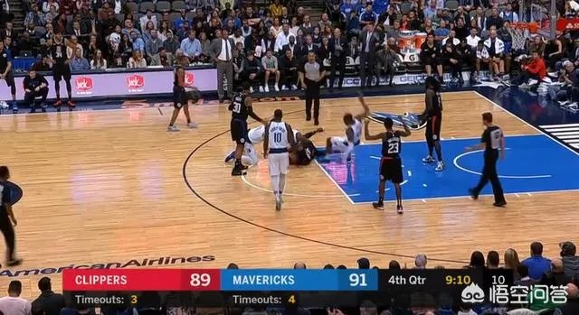 与客场与独行侠的比赛,贝弗利被驱逐出场,当时发生了什么?