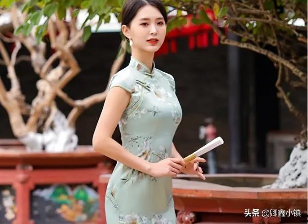 人像摄影中，你认为旗袍与汉服哪个更能拍出中国女人的韵味？你喜欢拍哪一种服装？