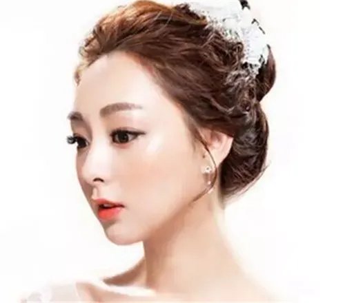 韩式新娘盘发造型大盘点 三大新娘发型配饰搭配技巧