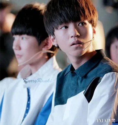 解答王俊凯腿上有疤是吗身体问题导致长裤不离身