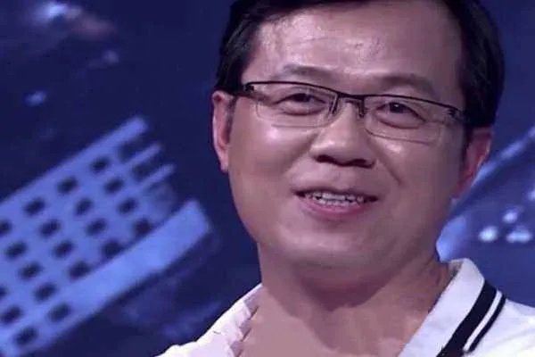 卓伟是谁啊,为什么他有娱乐圈那么多的爆料?