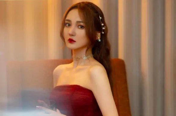 靳梦佳否认自己是沈梦辰爆料对象说了什么？