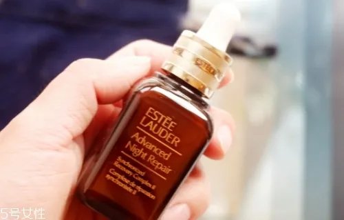 雅诗兰黛精华和眼霜怎么用？其实是有先后顺序的