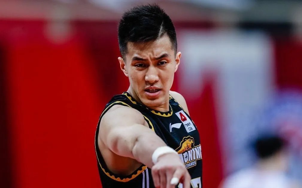 CBA给郭艾伦开出巨额罚单，该金额是根据什么判定的？