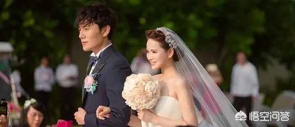 49岁许晴直播卸妆、素颜似少女，哪些女星年龄越大越有韵味？