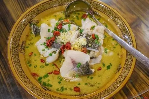 酸菜鱼到底是属于哪里的一道菜，有的说是四川，而有的说是湖南？有什么历史？