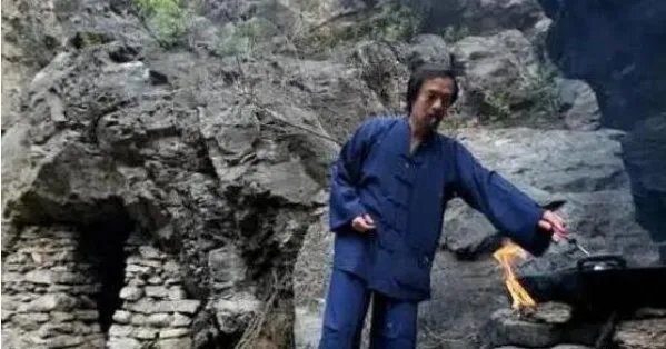 小伙创业失败破产后躲进深山，自给自足20多年不敢出山，后来怎样？