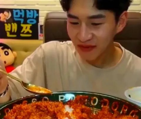 19岁吃播博主去世，为何年纪轻轻却与世长辞？