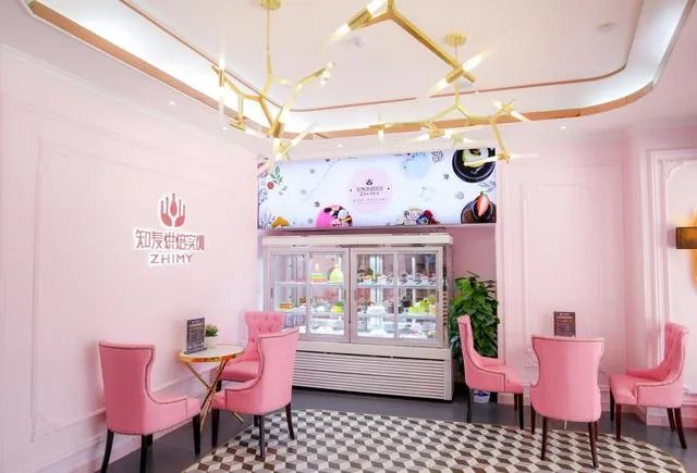 想开一个蛋糕房，应该选择买一个品牌进行加盟吗？