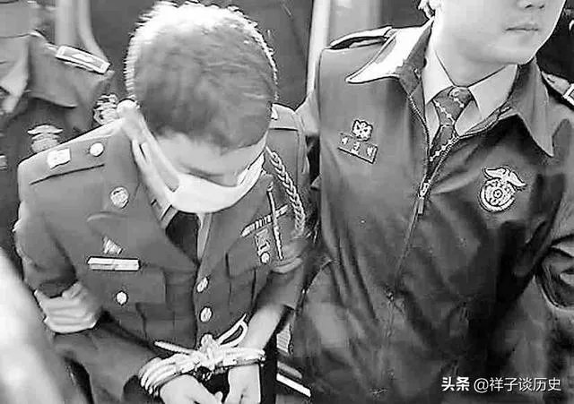 特朗普最后的退让,韩国保护费降到13亿美元,文在寅坚决说不刚到底,对此你怎么看?