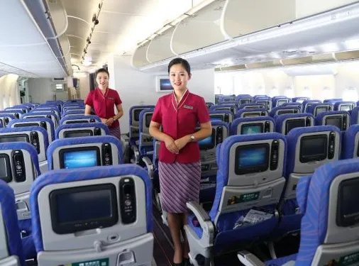 旅客飞机上公然排便南航回应,是谁被打脸了?