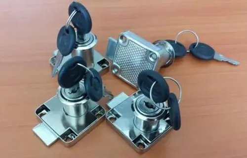 抽屉锁怎么撬开