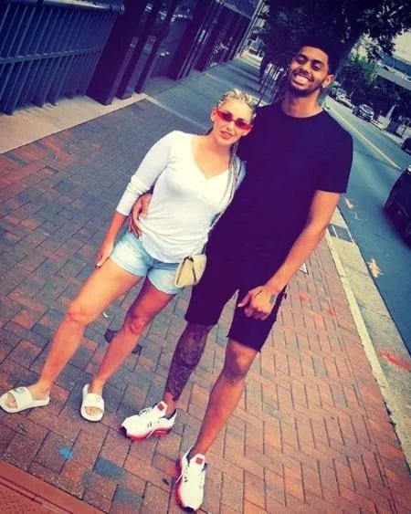 NBA 球员杰里米·兰姆的妻子叫什么名字？