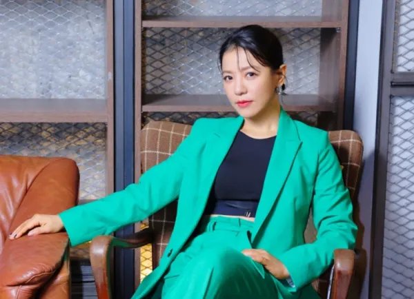 歌手丁当正在与曾为金城武的替身演员恋爱,她是如何回应这件事的?