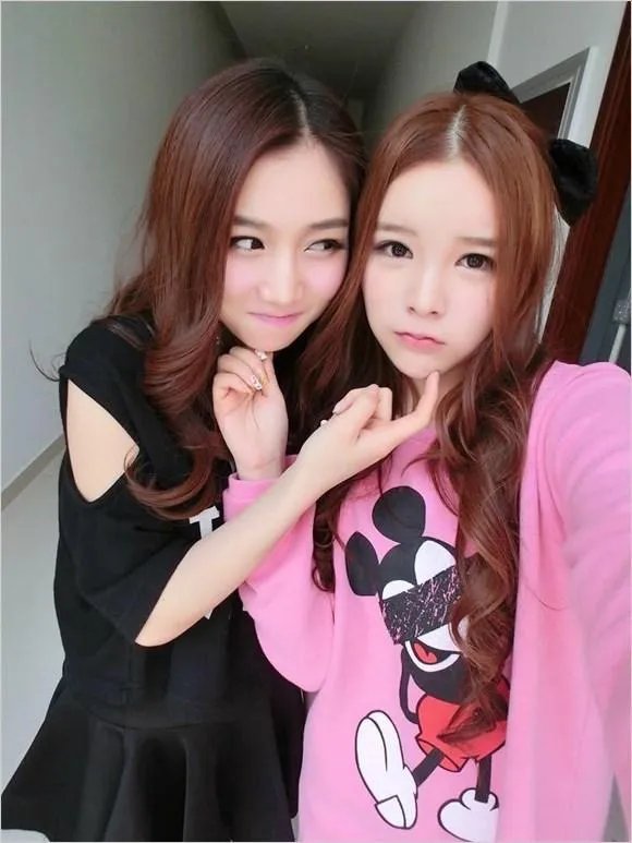 PLU游戏娱乐传媒主持人 美女主播小悠私人生活照