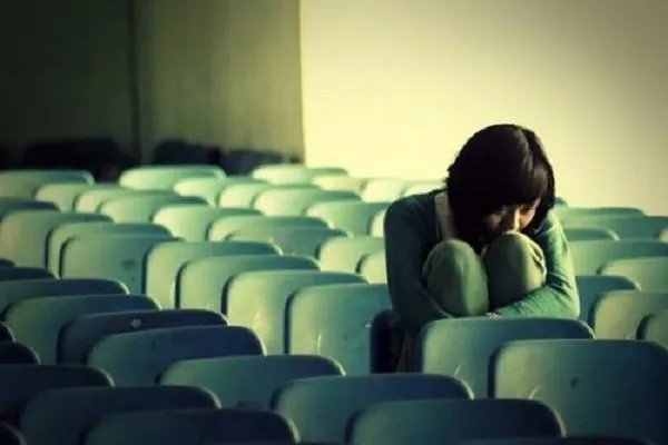 应届生2天被骗走7万元，濒临自闭，遭遇人生低谷应该如何走出来？