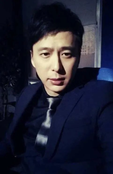 饰演反派被赞的邓健泓，现实中的情史是怎样的？