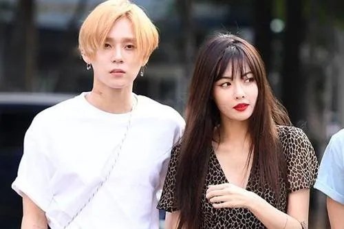 如何看待金晓钟说泫雅是最后一任女友这件事呢？