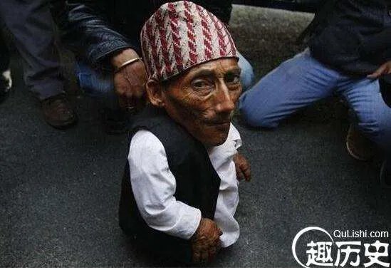 世界十大袖珍人，第一袖珍矮人钱德拉身高只有54.6cm