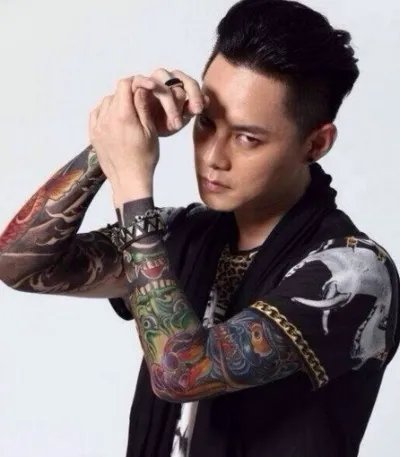 尹正整容前后很大差距吗？ 网评其为年轻版的吴彦祖