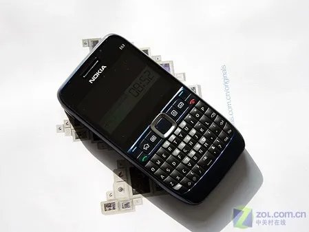 廉价商务手机：诺基亚E63
