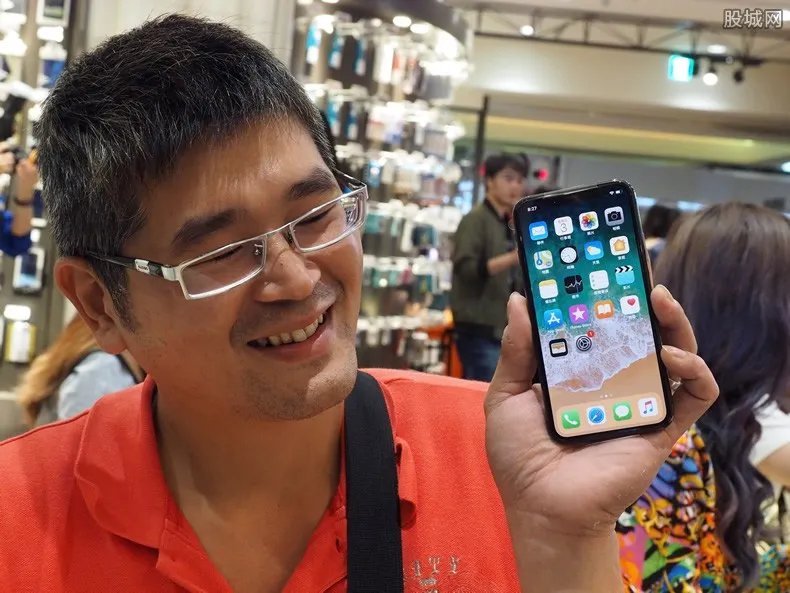 苹果回应中国降价 称在官网订购产品可申请退还差价