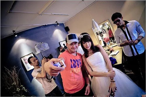 婚礼摄影跟拍价格 结婚当天摄影师跟拍多少钱一天