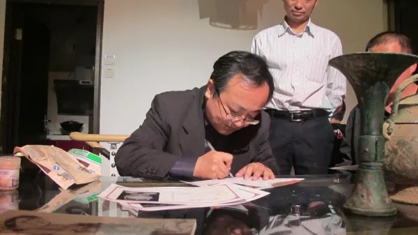 男子听说手中藏品估价三百万百万后被骗，该吸取哪些教训？