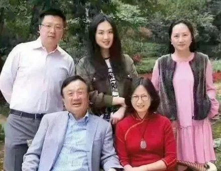 姚安娜和孟晚丹为什么不姓任