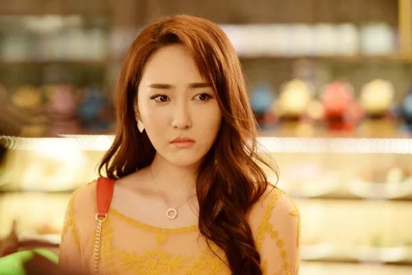 完美关系中郑琦的扮演者是谁？