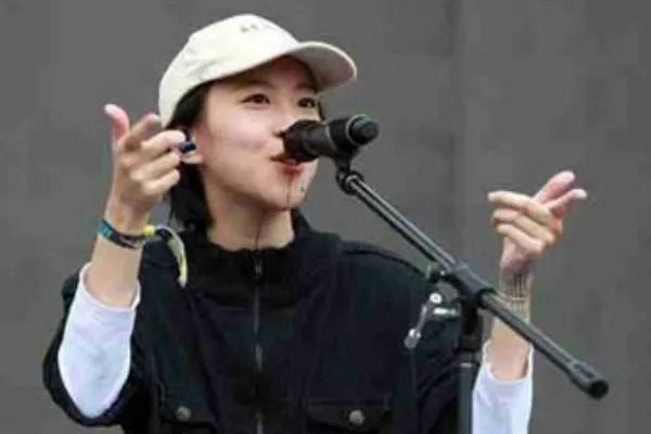 实力据说都已经超越母亲王菲的窦靖童，出道至今她有哪些堪称经典的歌曲？