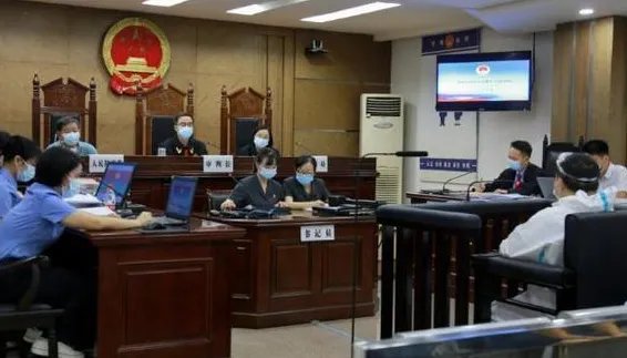 货拉拉案律师提新证据，女子是跳车，司机该承担法律责任吗？