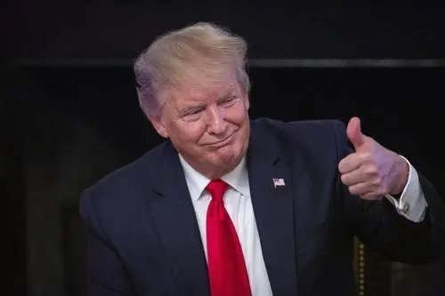 特朗普慌了！下令白宫人员戴口罩，自己却仍然不戴，如何评价？