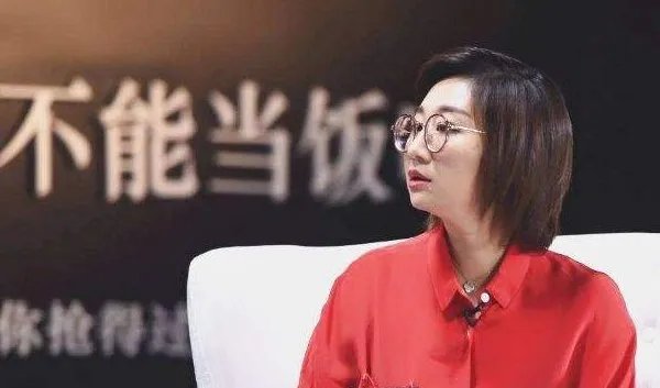 《奇葩说》宣布傅首尔董婧退出节目的原因是因为不和吗？