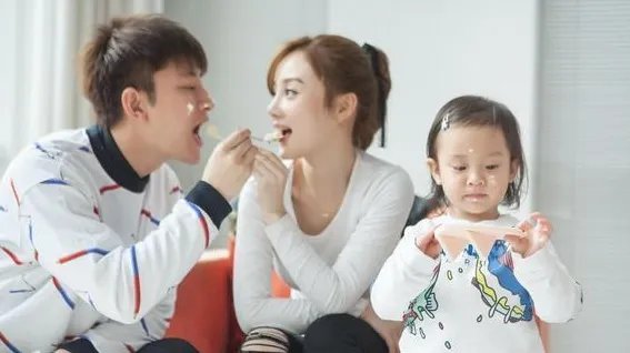 李小璐贾乃亮为甜馨庆生。你觉得他们还能复合吗？