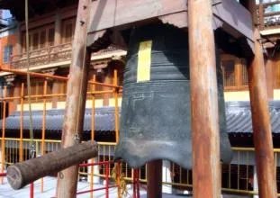 上海静安寺大钟坠落 一女子被砸伤送医是怎么回事？