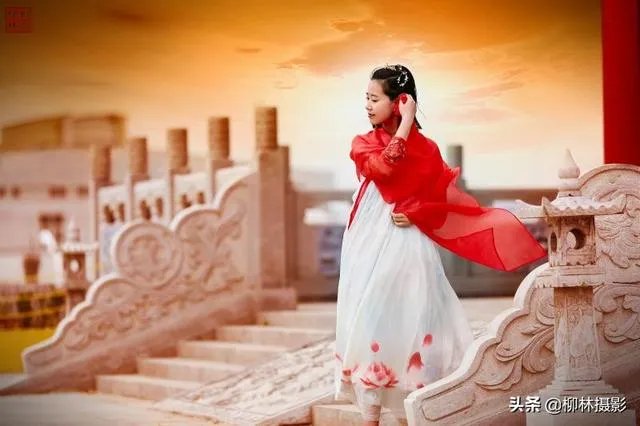 人像摄影中，你认为旗袍与汉服哪个更能拍出中国女人的韵味？你喜欢拍哪一种服装？