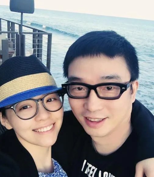 【图】张靓颖和冯柯结婚了吗 素颜搂男朋友秀恩爱