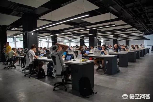 三更半夜时,老板给你布置工作并要求你马上搞定,你会怎么办?